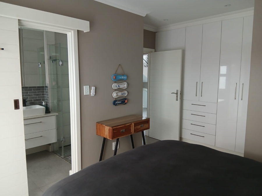 To Let 4 Bedroom Property for Rent in Hartenbos Central Western Cape